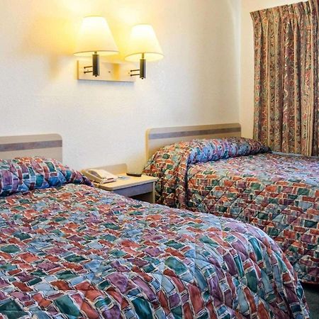 Rodeway Inn Columbus Ngoại thất bức ảnh